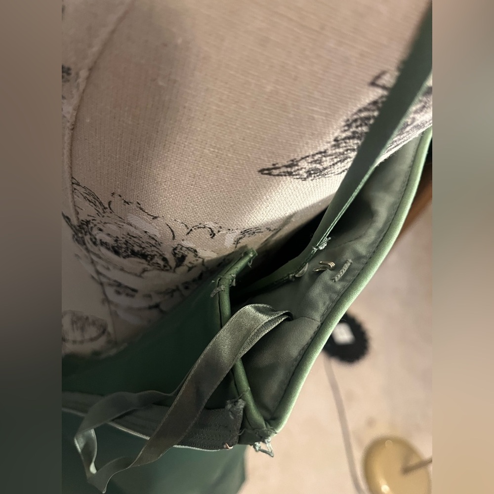 Elegant Green Satin Dress Size 2 - Picture 4 of 14